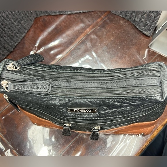 BIN046.2 Stone Mountain Irena Hobo Black and Tan - Picture 2 of 13